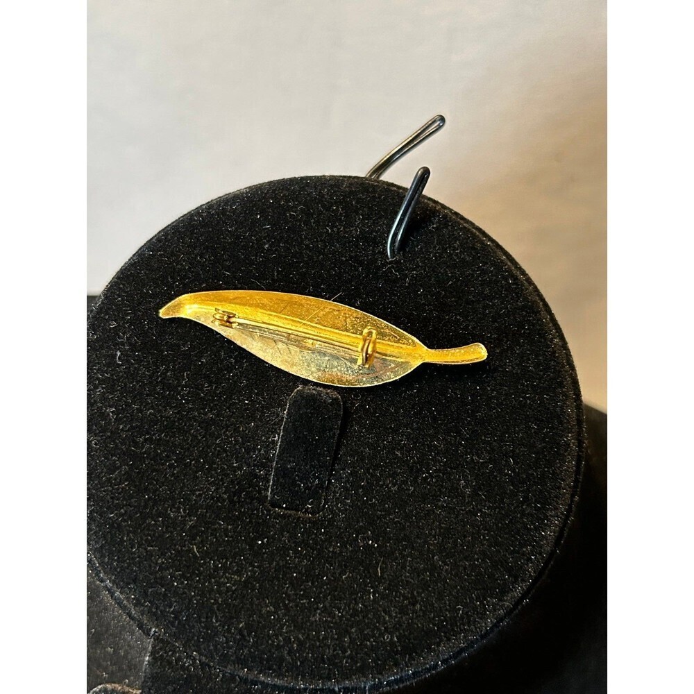 Gold Tone Leaf Lapel Pin Brooch - Picture 2 of 3